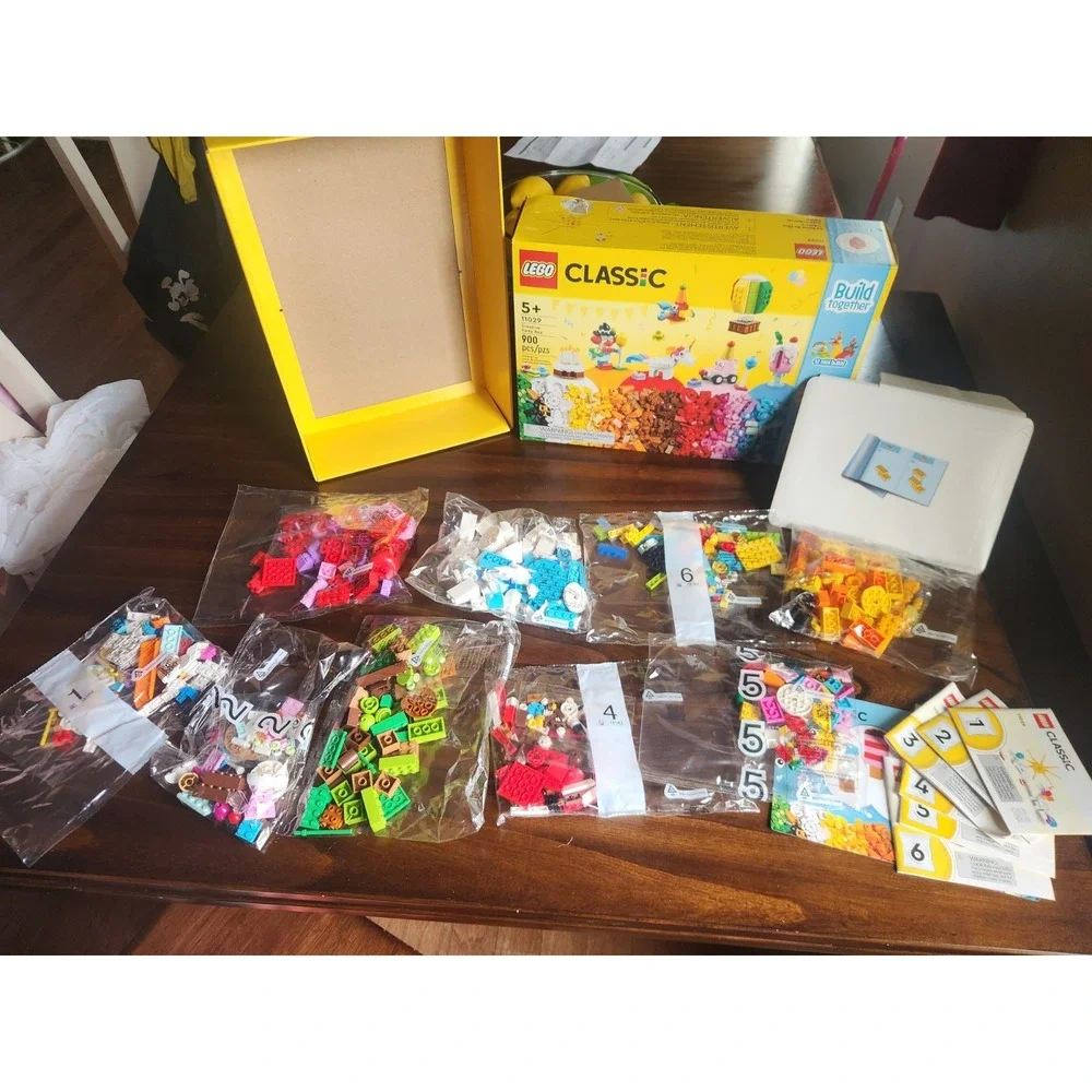 LEGO CLASSIC: Creative Party Box 11029 *New* Sealed bags* Read info. Retired!